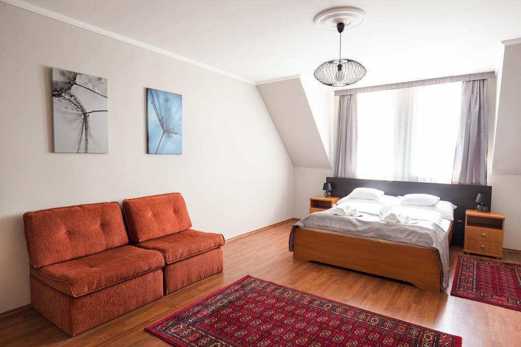 Salt Hill Apartmanok エゲルサローク エクステリア 写真